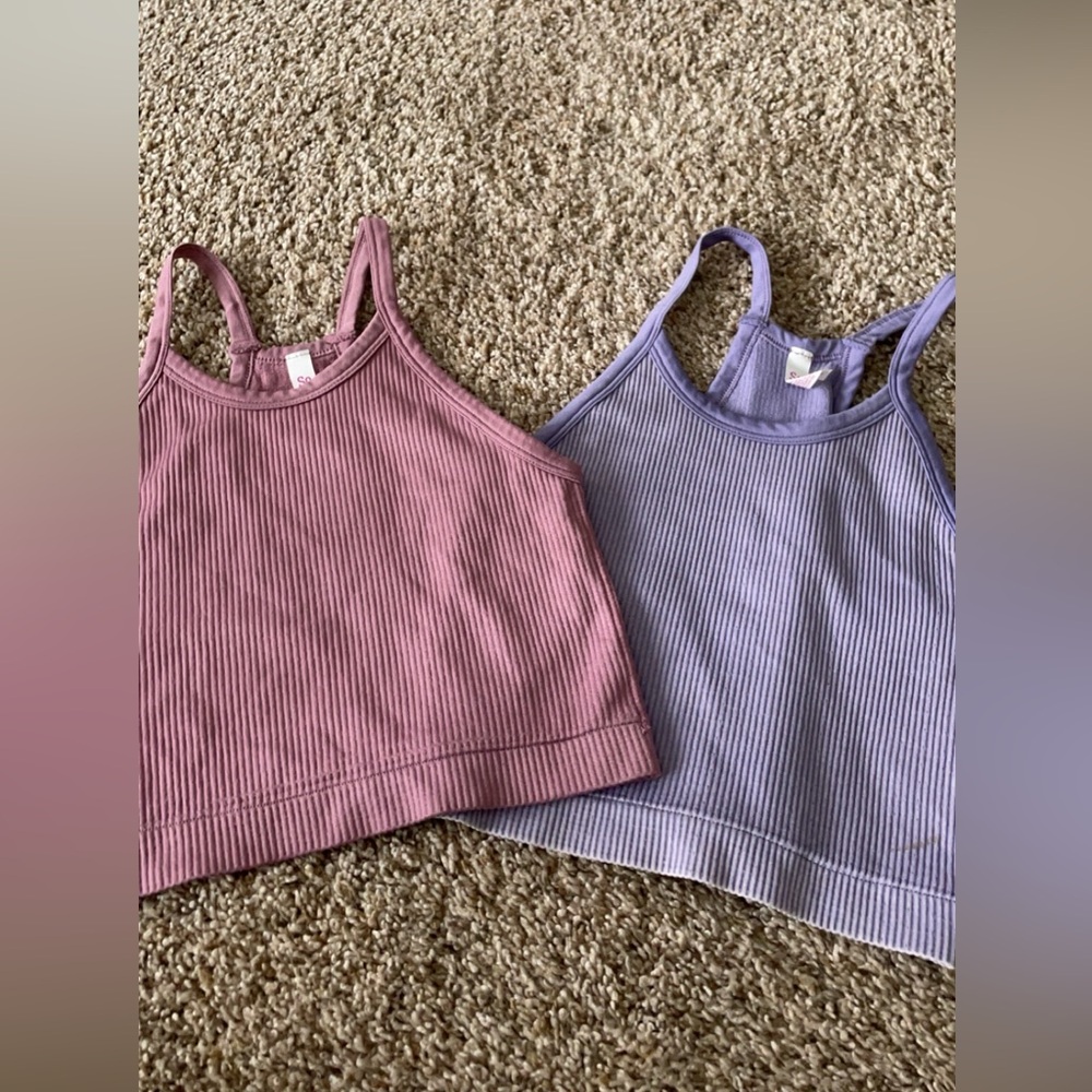 Two pack ribbed tank tops. No stains and or breakage in the tops.